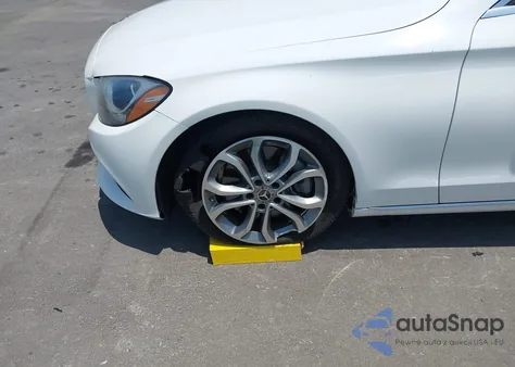 2018 Mercedes-Benz C 300 из США, поврежденный, VIN 55SWF4JB3JU239043